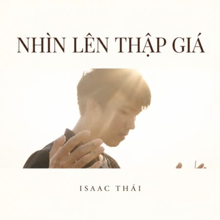 Isaac Thái trong MV Nhìn Lên Thập Giá, khung hình tại 00:57